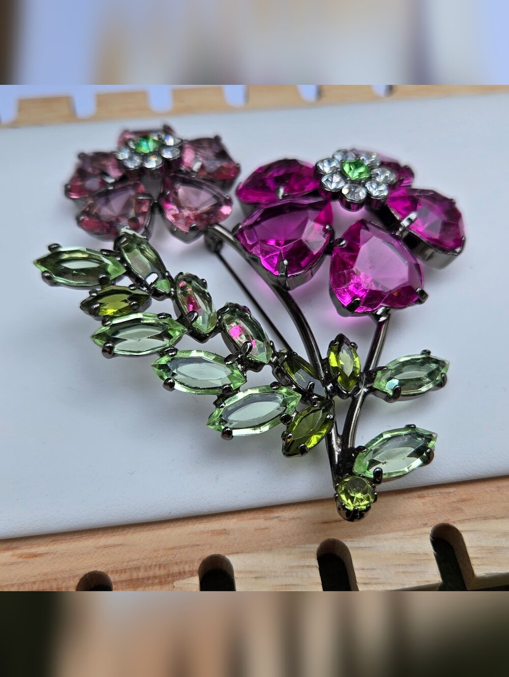 Avon Huge  Vintage  Pink and Purple Green Crystal Brooche - Picture 13 of 16